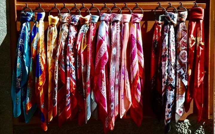 Pañuelos de seda, un artículo elegante que no puede faltar en ningún armario