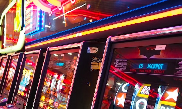 Slots: el entretenimiento más popular de los casinos físicos y online