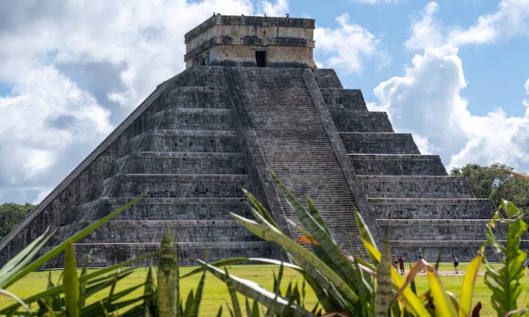 Turismo tras las huellas de civilizaciones perdidas: Rutas mayas en Guatemala